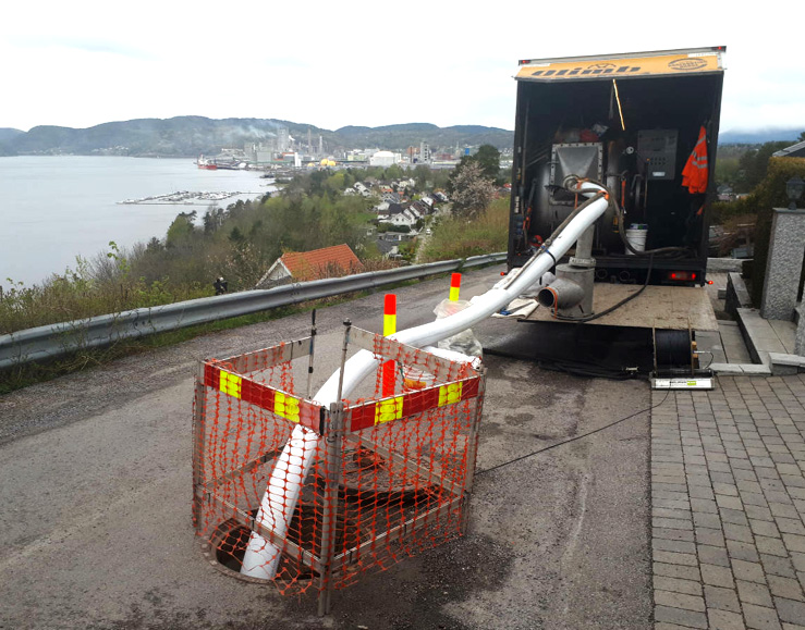 Strømpekjøring for gravefri fornyelse av ledningsnett på Herøya.