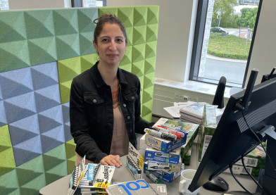 Innkjopsraadgiver Cancu Yurdaer sammen med gronnere artikler i sortimentet