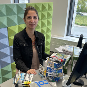 Innkjopsraadgiver Cancu Yurdaer sammen med gronnere artikler i sortimentet